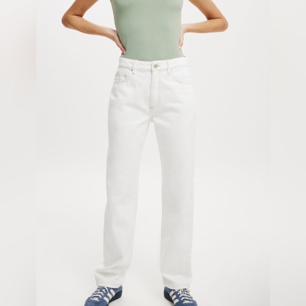 White High-Waisted Jeans
